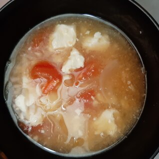 レンジでトマトの味噌コンソメスープ